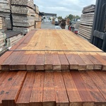 Ca. 208x Angelim Pedra regels fijnbezaagd, 40x60mm, lengte 16/240cm, 1